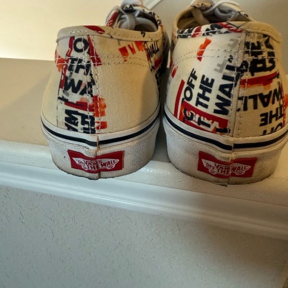 Vans Men’s Official Packaging Label Cream and Red Graphic Sneakers Sz 11 - Picture 4 of 8